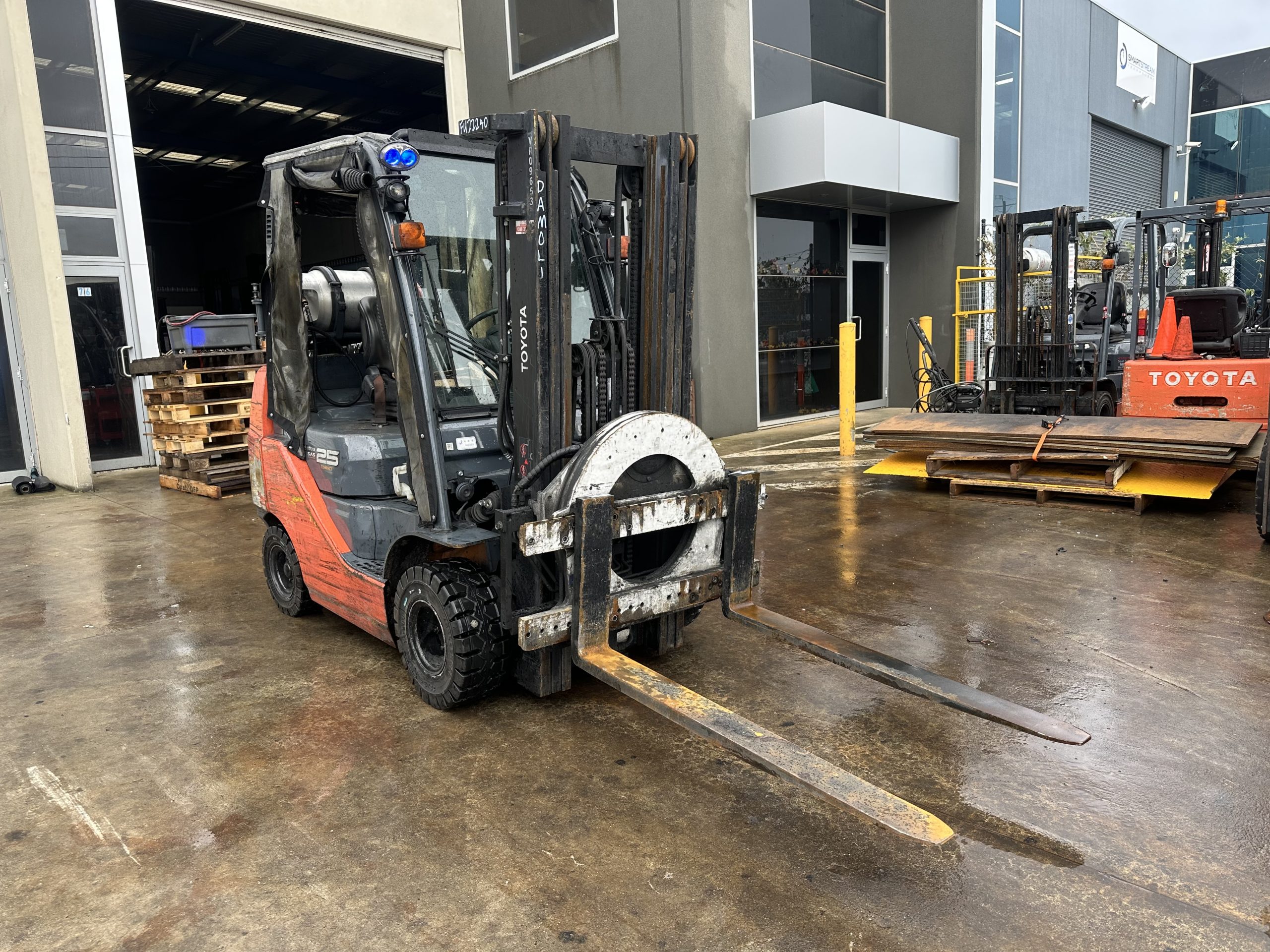 2020 Toyota 2.5T Forklift – 4.3m Lift – Side Shift & Rotator