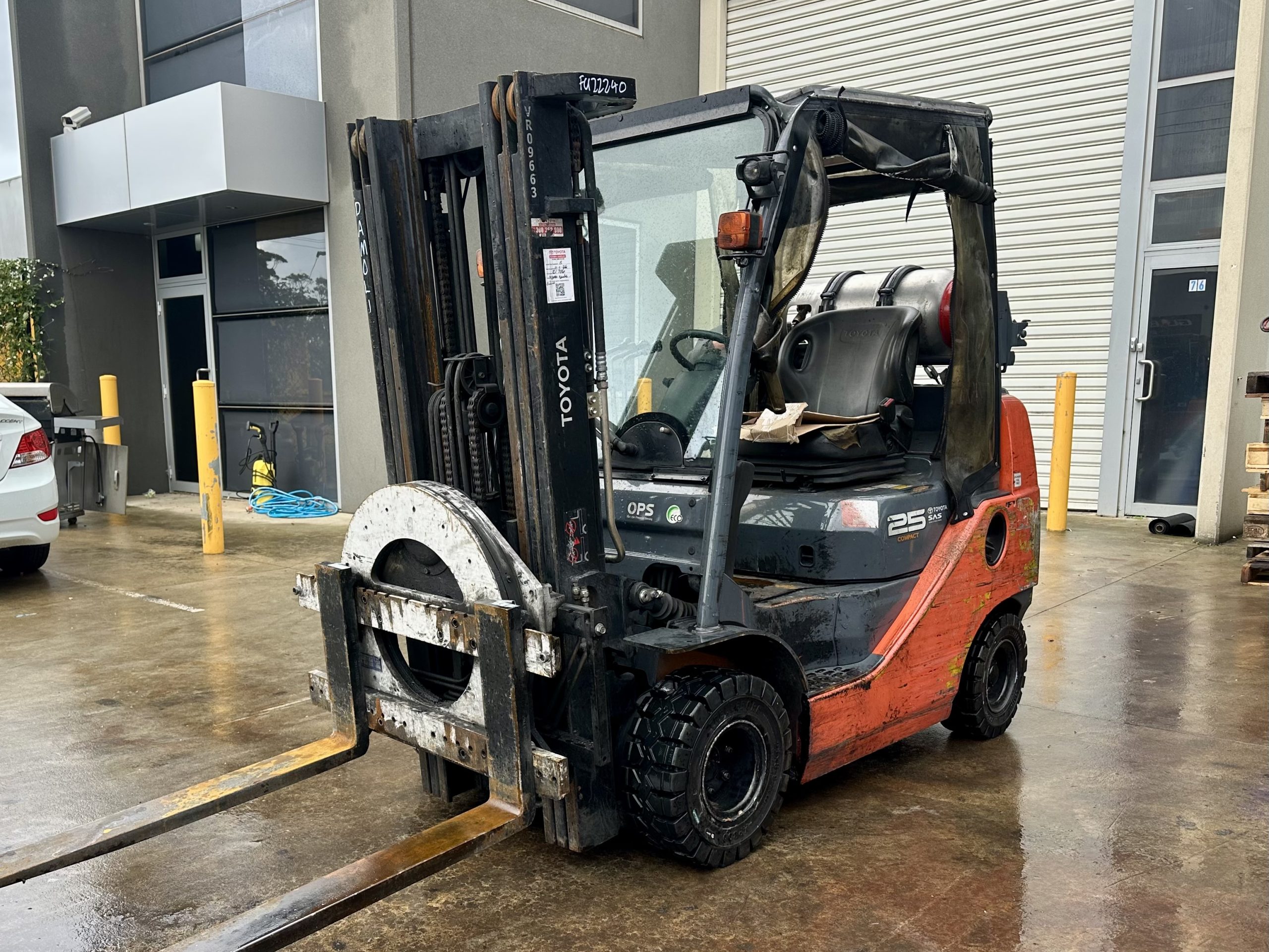 2020 Toyota 2.5T Forklift – 4.3m Lift – Side Shift & Rotator