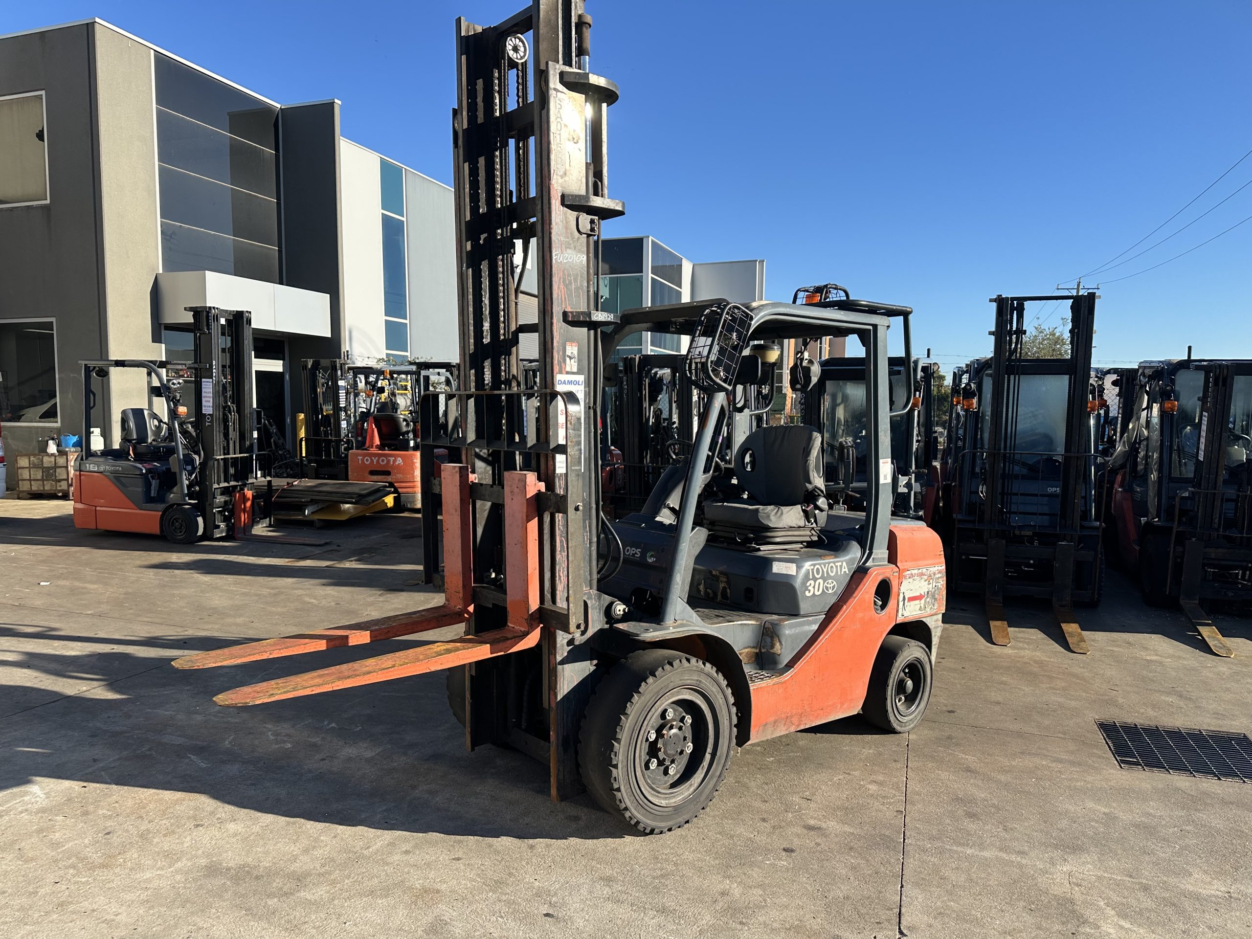 2015 Toyota 3.0T Forklift – 4.5m Lift – LPG – Side Shift
