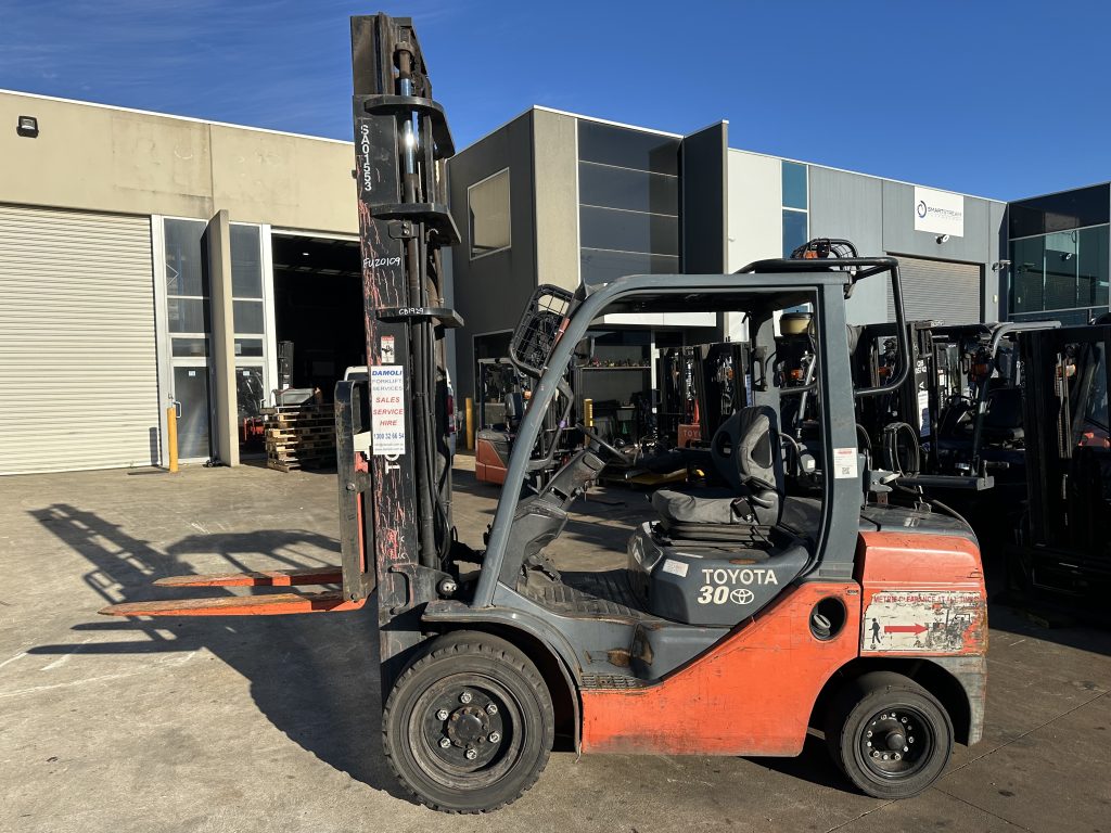 2015 Toyota 3.0T Forklift – 4.5m Lift – LPG – Side Shift