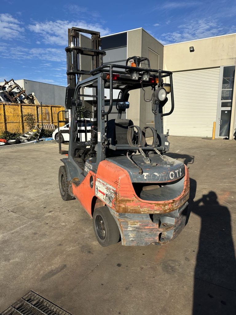 2015 Toyota 3.0T Forklift – 4.5m Lift – LPG – Side Shift