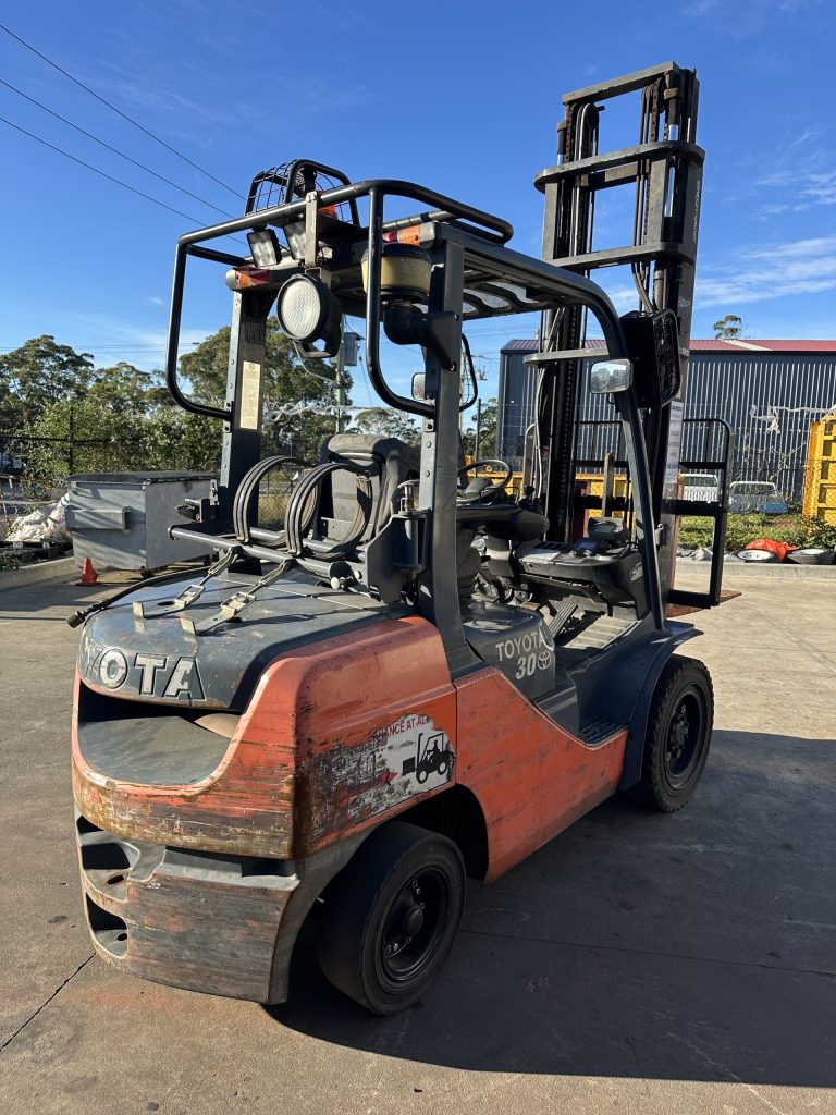 2015 Toyota 3.0T Forklift – 4.5m Lift – LPG – Side Shift
