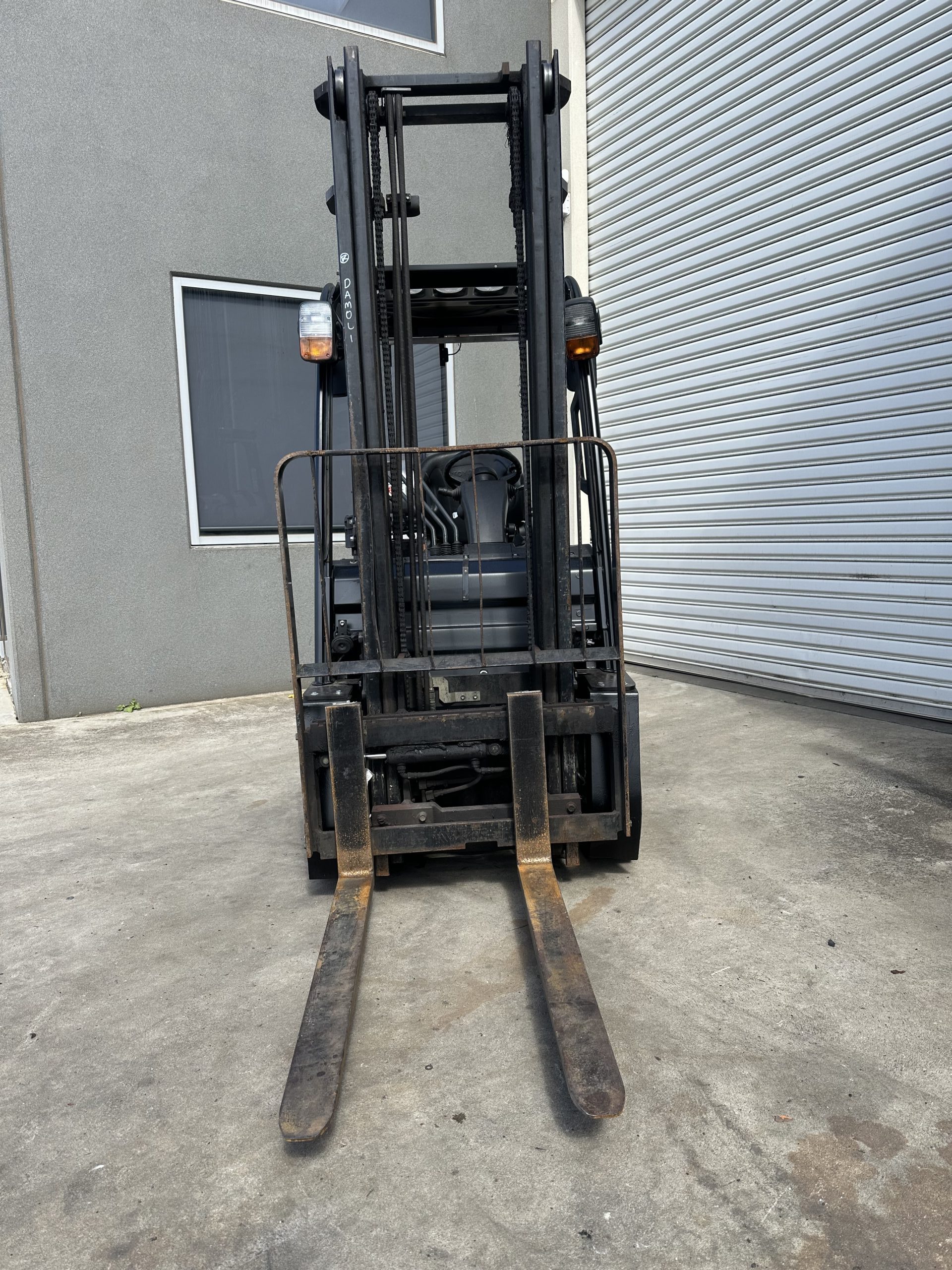 2013 Toyota 1.8 Tonne + 4.5M + LPG + Side Shift