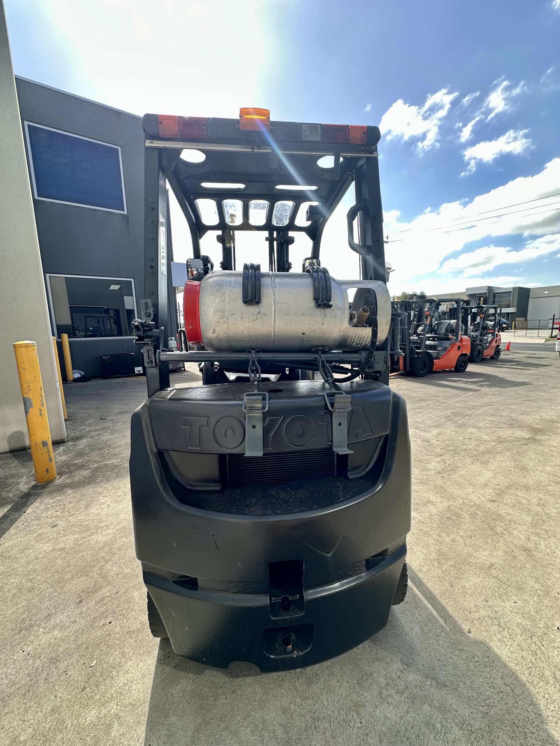 2013 Toyota 1.8 Tonne + 4.5M + LPG + Side Shift