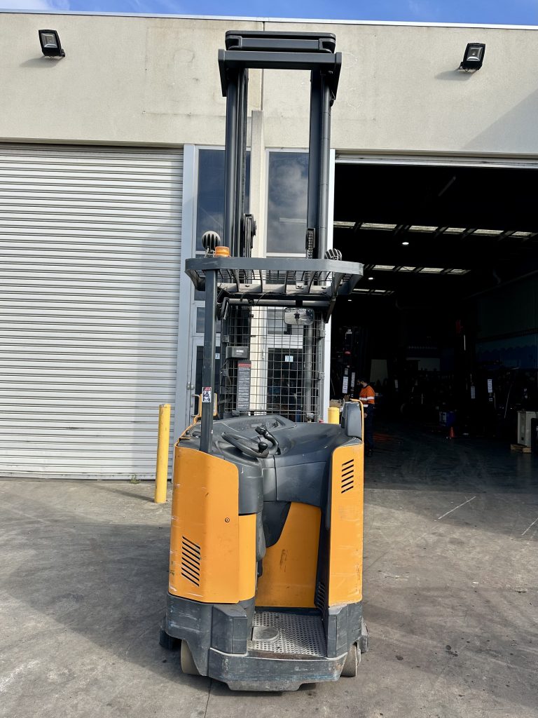 2012 Toyota Reach Forklift – 2.0 Tonne – 7.1m Lift – Electric-Side Shifter