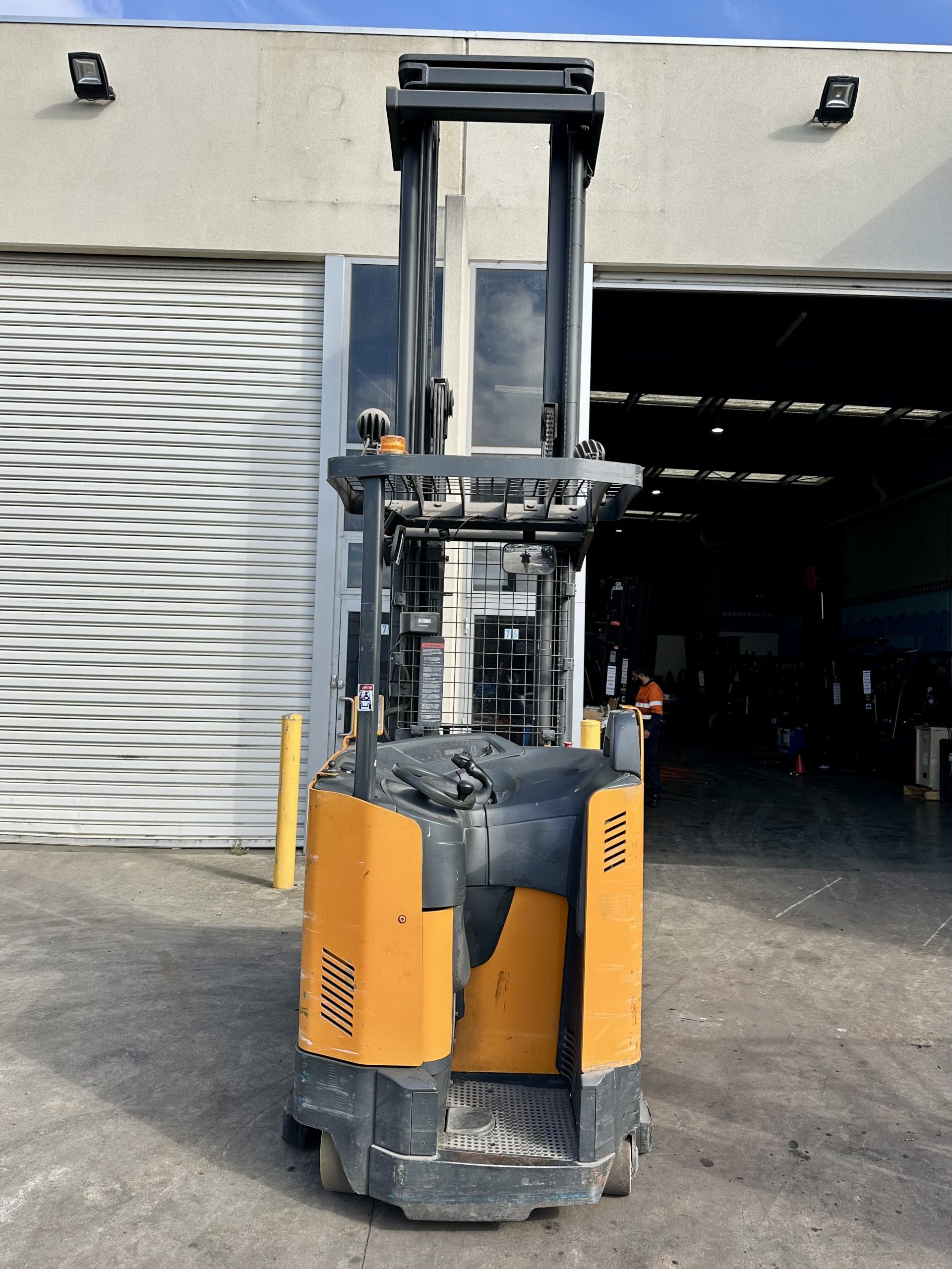 2012 Toyota Reach Forklift – 2.0 Tonne – 7.1m Lift – Electric-Side Shifter