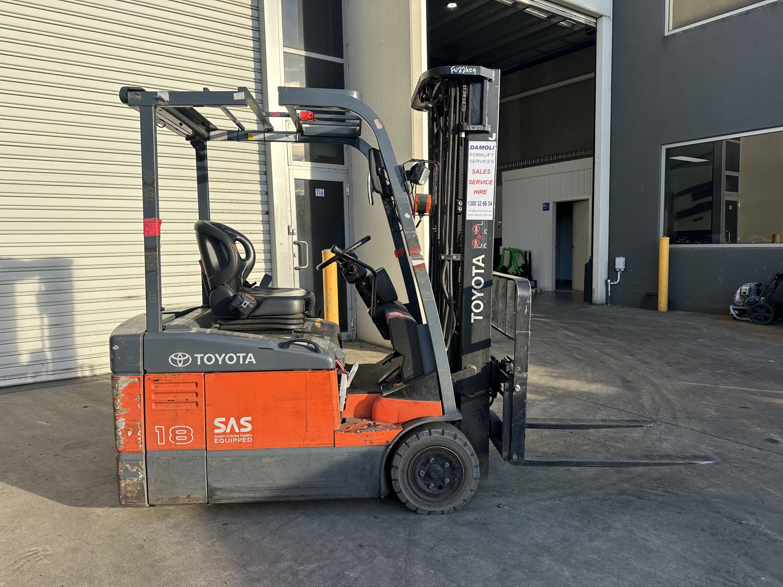 2014 Toyota 1.8T Electric Forklift – 4.7m Lift – Side Shift – Container Mast