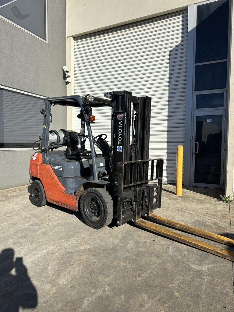 2018 Toyota Forklift (LPG)  – 2.5 Tonne – 4.5m Lift – Side Shift – Fork Positioner – Container Mast