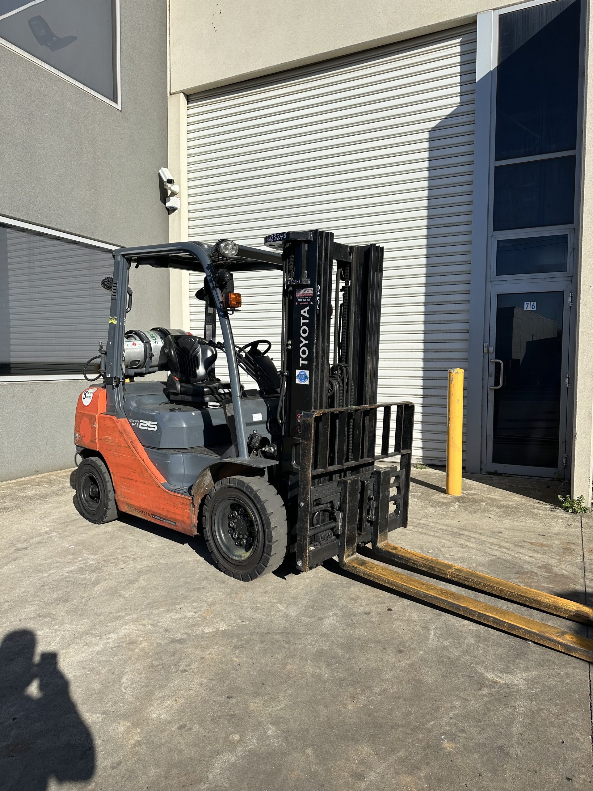 2018 Toyota Forklift (LPG)  – 2.5 Tonne – 4.5m Lift – Side Shift – Fork Positioner – Container Mast