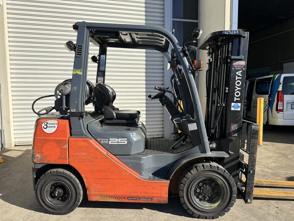 2018 Toyota Forklift (LPG)  – 2.5 Tonne – 4.5m Lift – Side Shift – Fork Positioner – Container Mast