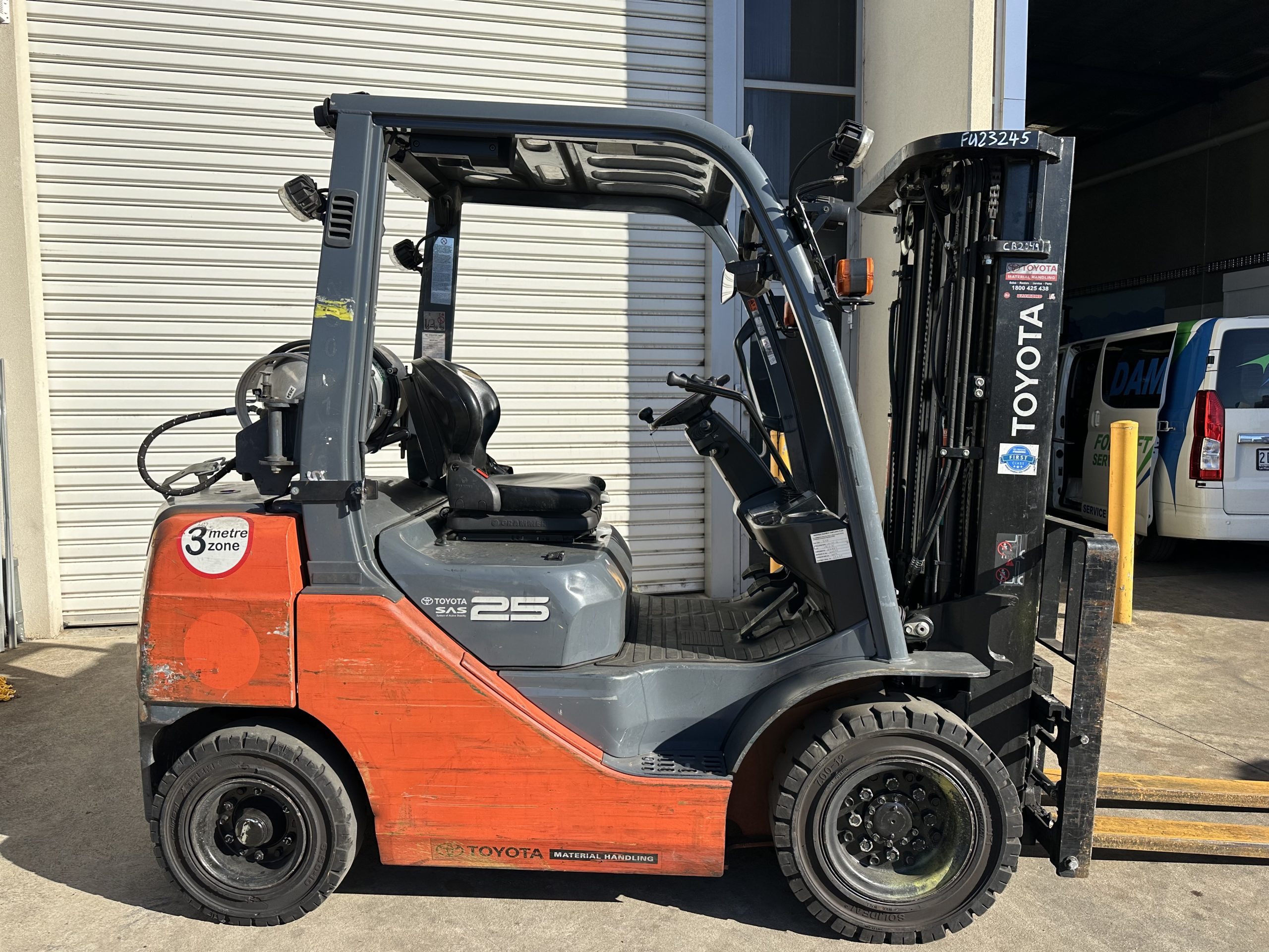 2018 Toyota Forklift (LPG)  – 2.5 Tonne – 4.5m Lift – Side Shift – Fork Positioner – Container Mast