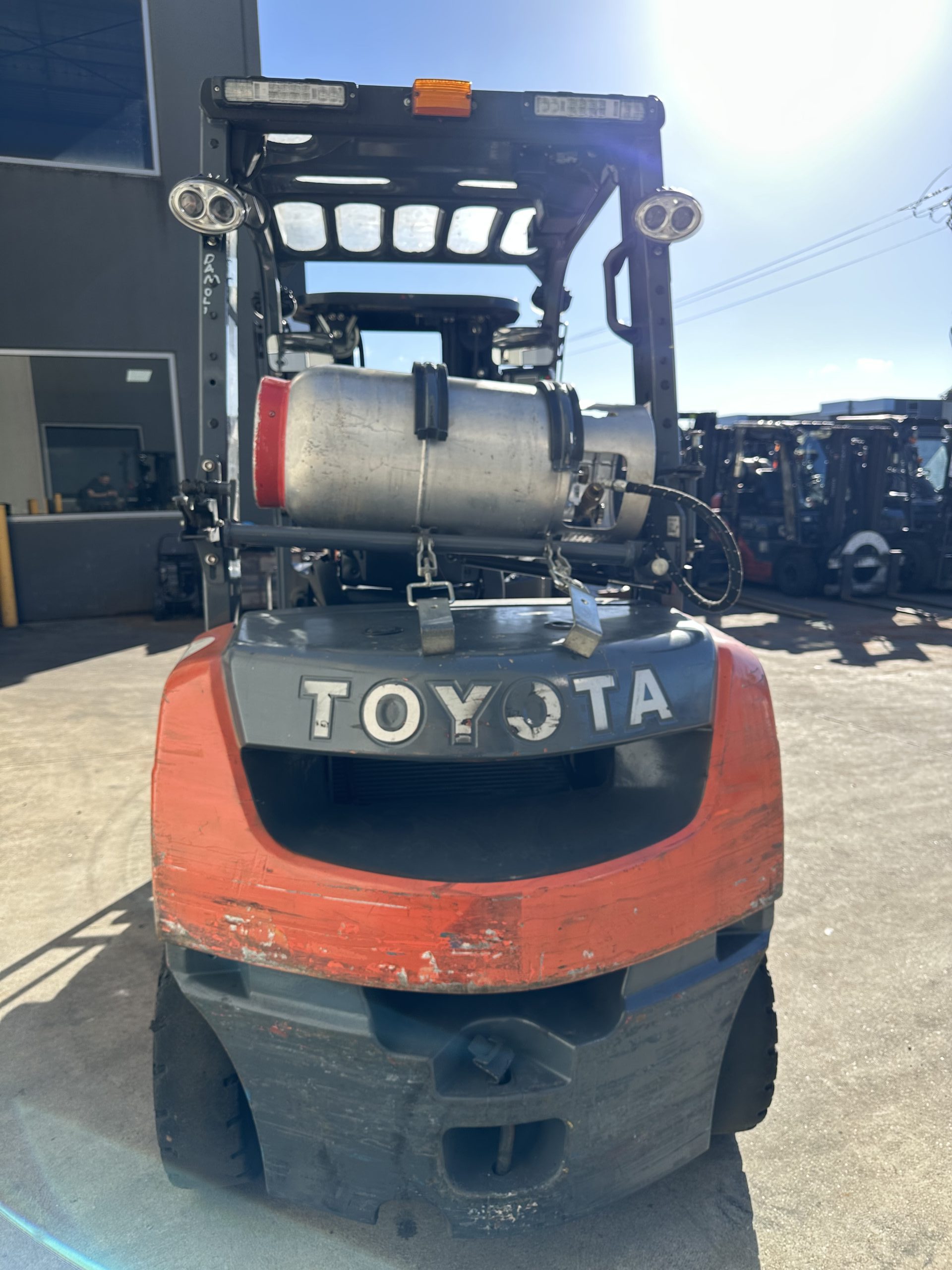 2018 Toyota Forklift (LPG)  – 2.5 Tonne – 4.5m Lift – Side Shift – Fork Positioner – Container Mast
