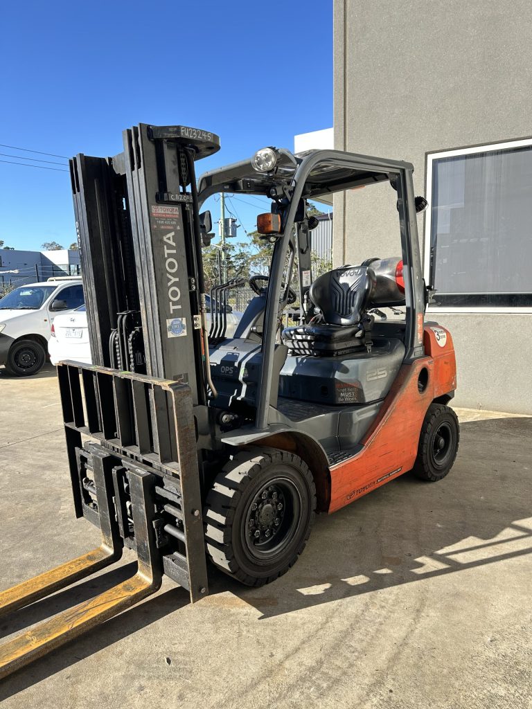 2018 Toyota Forklift (LPG)  – 2.5 Tonne – 4.5m Lift – Side Shift – Fork Positioner – Container Mast
