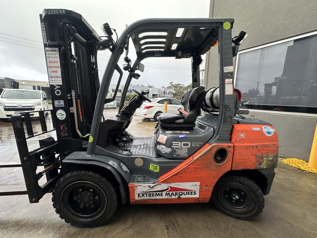 2018 Toyota 3.0T LPG Forklift – 4.5m Lift – Side Shift & Fork Positioner