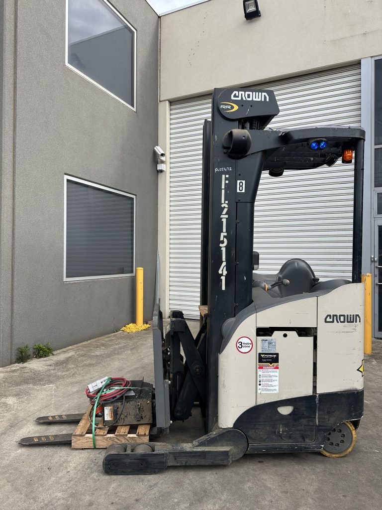 2015 Crown Reach Forklift – 2.0T Capacity – 6.09m Reach Height – Side Shift