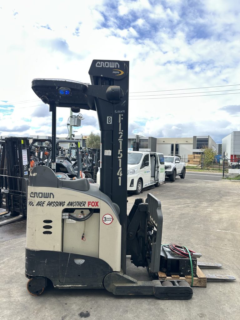 2015 Crown Reach Forklift – 2.0T Capacity – 6.09m Reach Height – Side Shift