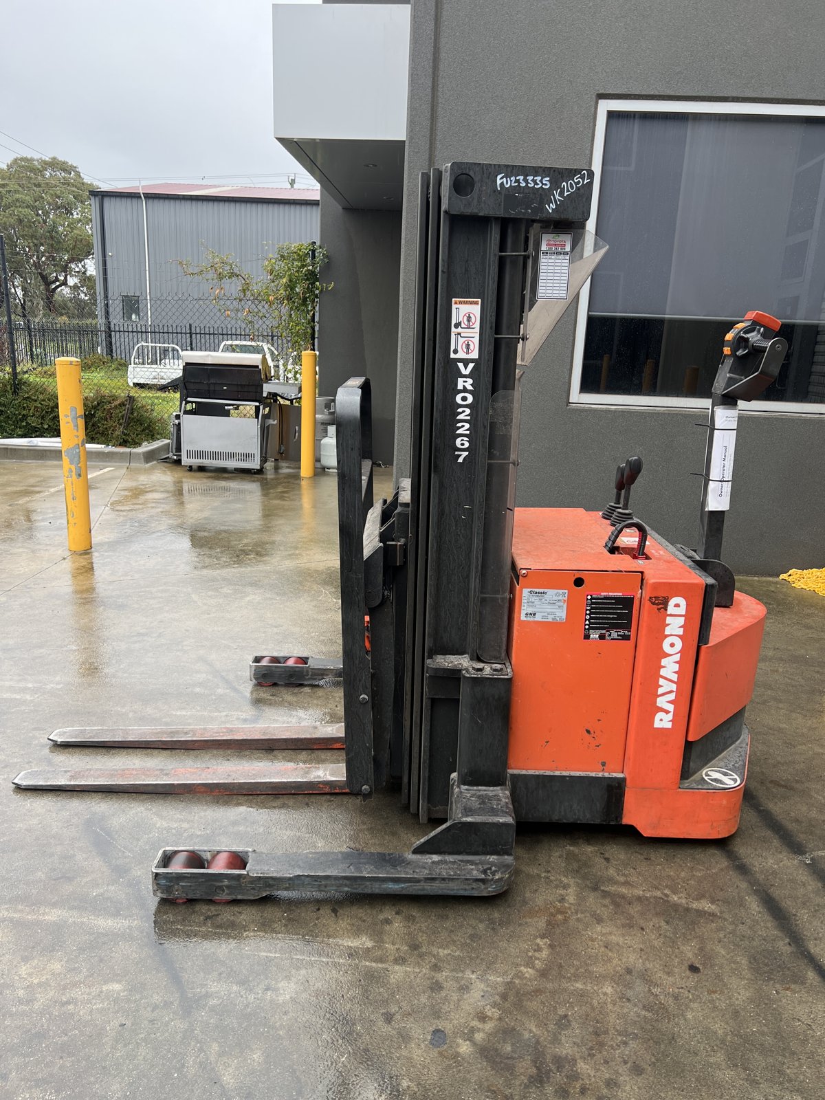 Raymond RRS30 1.2T Electric Reach Truck – 4.5m Container Mast