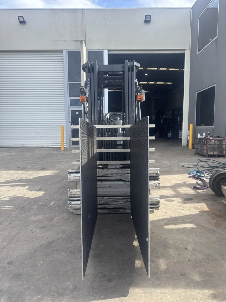 2017 Toyota 32-8FG25 2.5T LPG Forklift – 4.7m Container Mast, Clamp