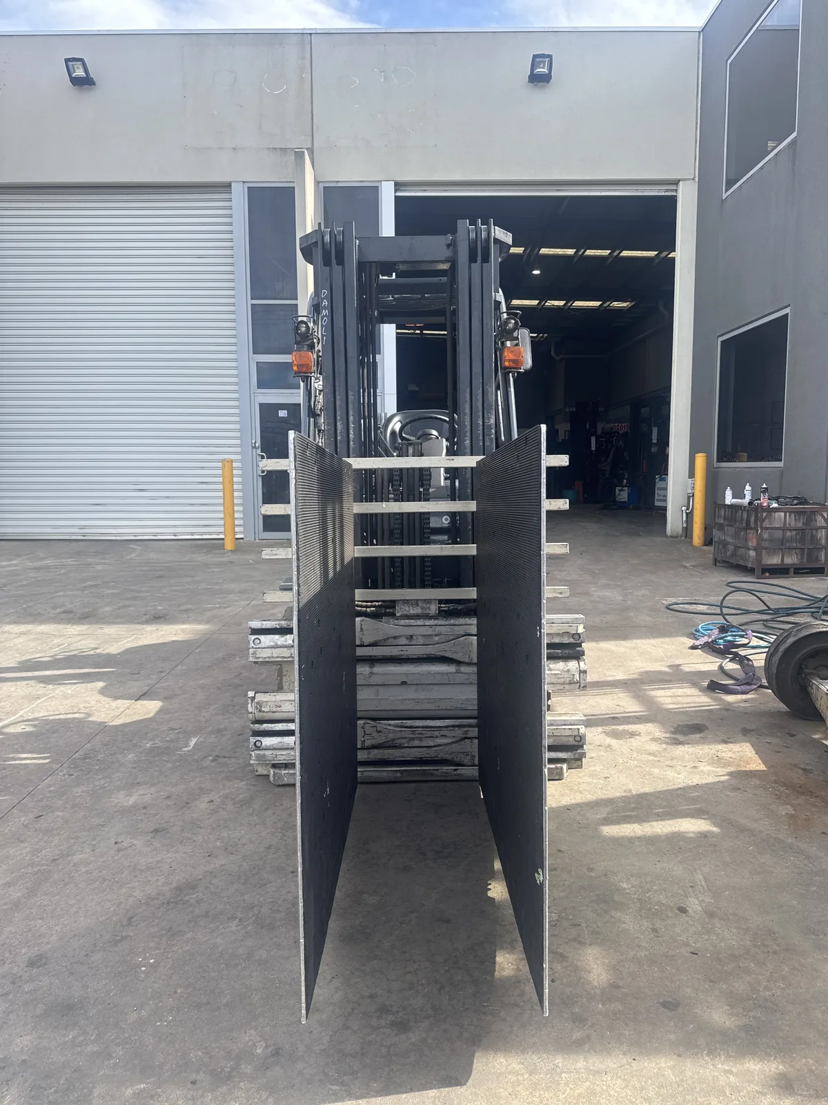 2017 Toyota 32-8FG25 2.5T LPG Forklift – 4.7m Container Mast, Clamp