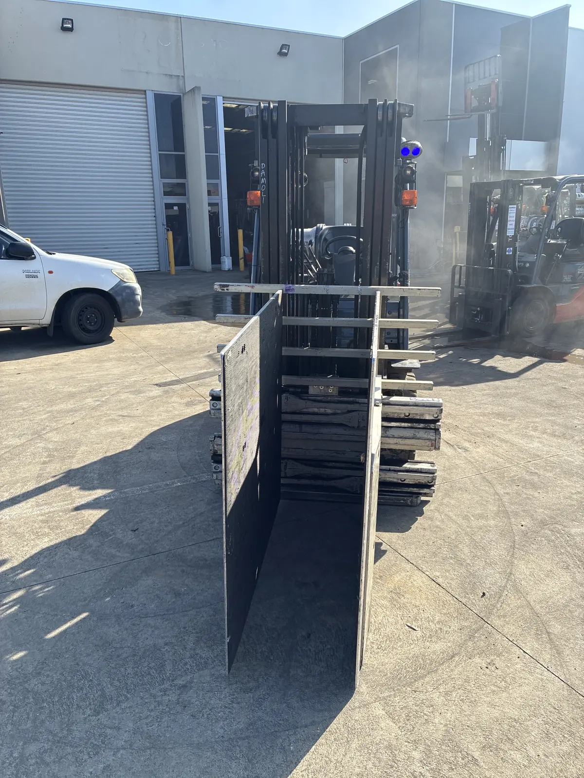2017 Toyota 32-8FG25 2.5T LPG Forklift – 4.7m Container Mast, Clamp