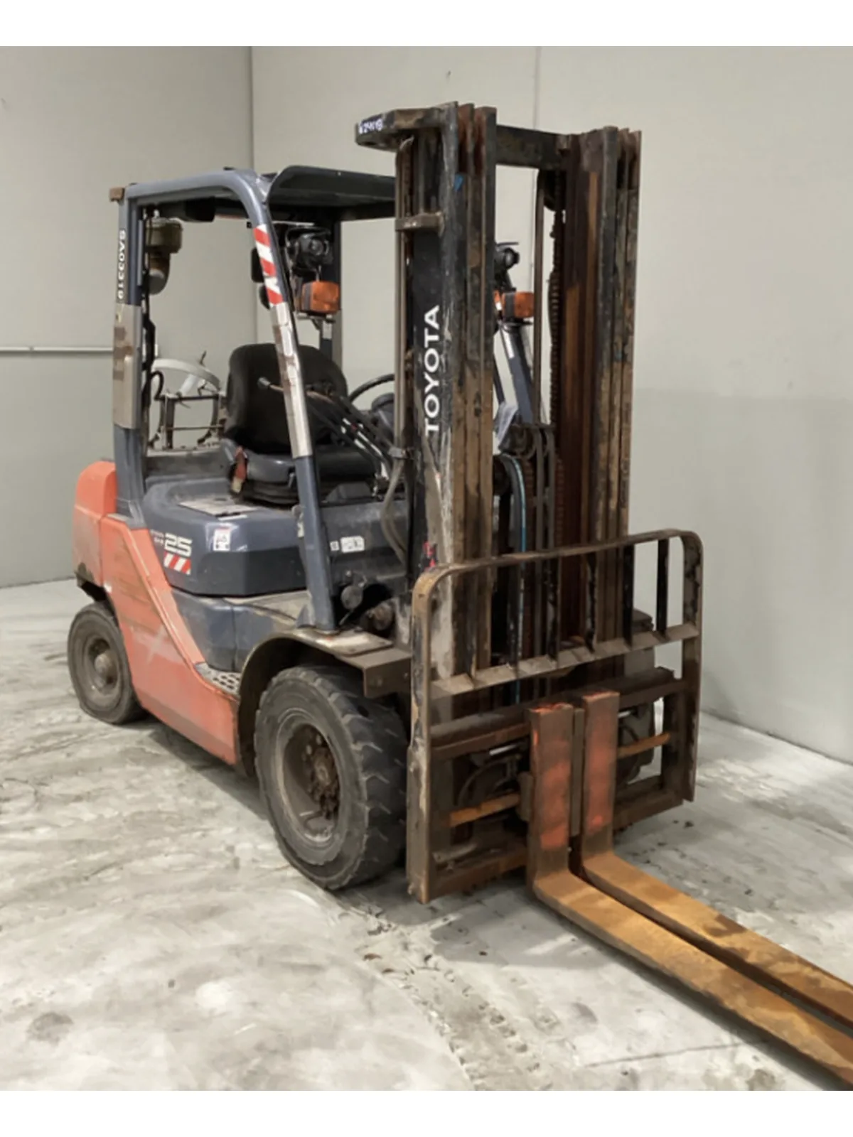 2020 Toyota 32-8FG25 2.5T LPG Forklift – 4.7m Container Mast, Side Shift, Fork Positioner