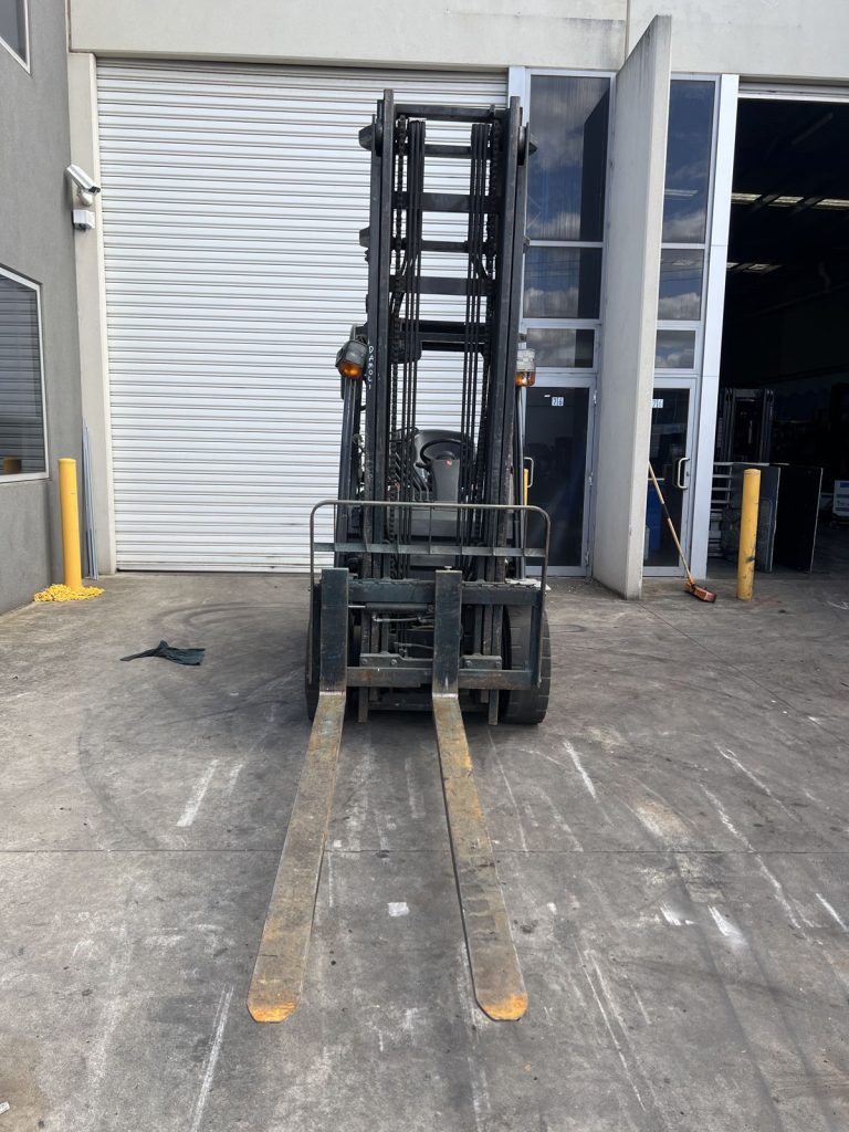 Used 2012 Toyota 32-8FG30 3.0 tonne LPG forklift with standard mast, stock CB2010, photo 2