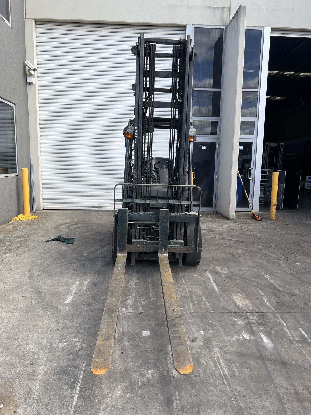 Used 2012 Toyota 32-8FG30 3.0 tonne LPG forklift with standard mast, stock CB2010, photo 2