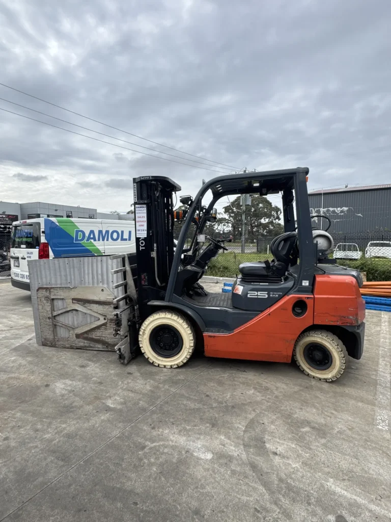 2017 Toyota 32-8FG25 2.5T LPG Forklift – 4.7m Container Mast, Clamp