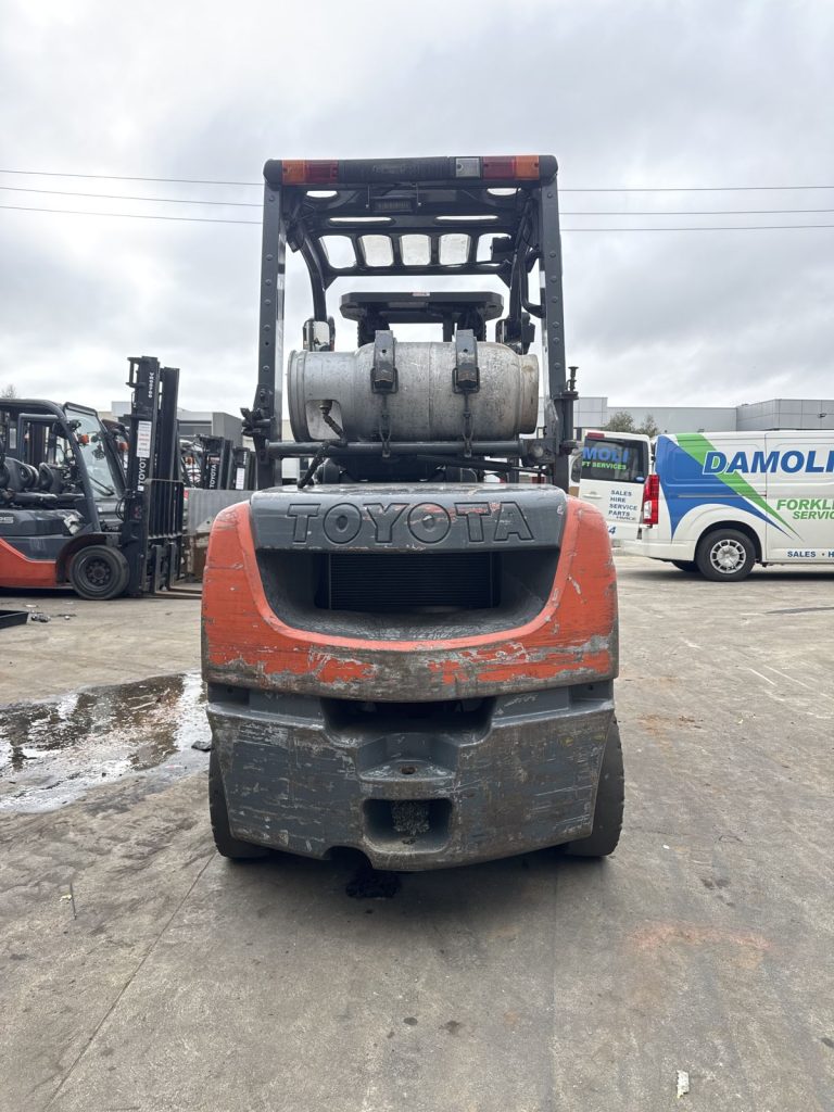 Used 2013 Toyota 32-8FG30 3.0 tonne LPG forklift with container mast, stock CB2131, photo 2