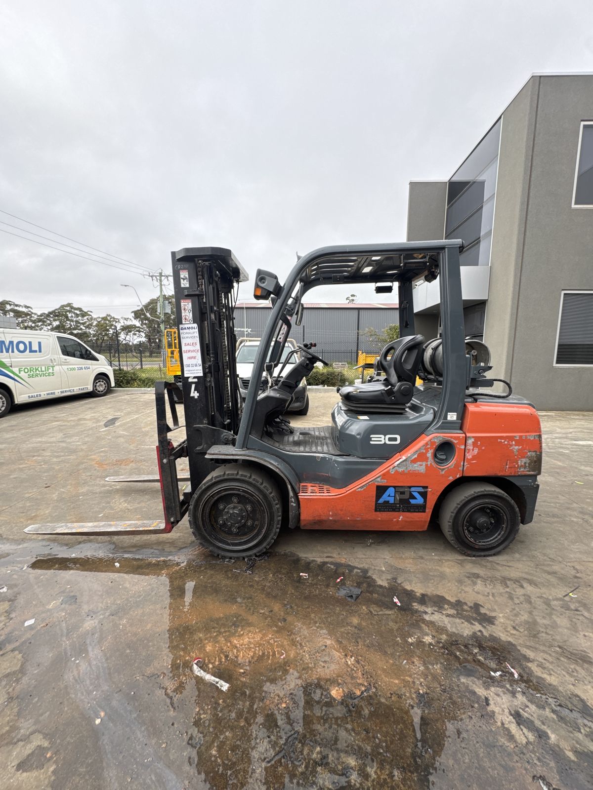 Used 2013 Toyota 32-8FG30 3.0 tonne LPG forklift with container mast, stock CB2131, photo 3