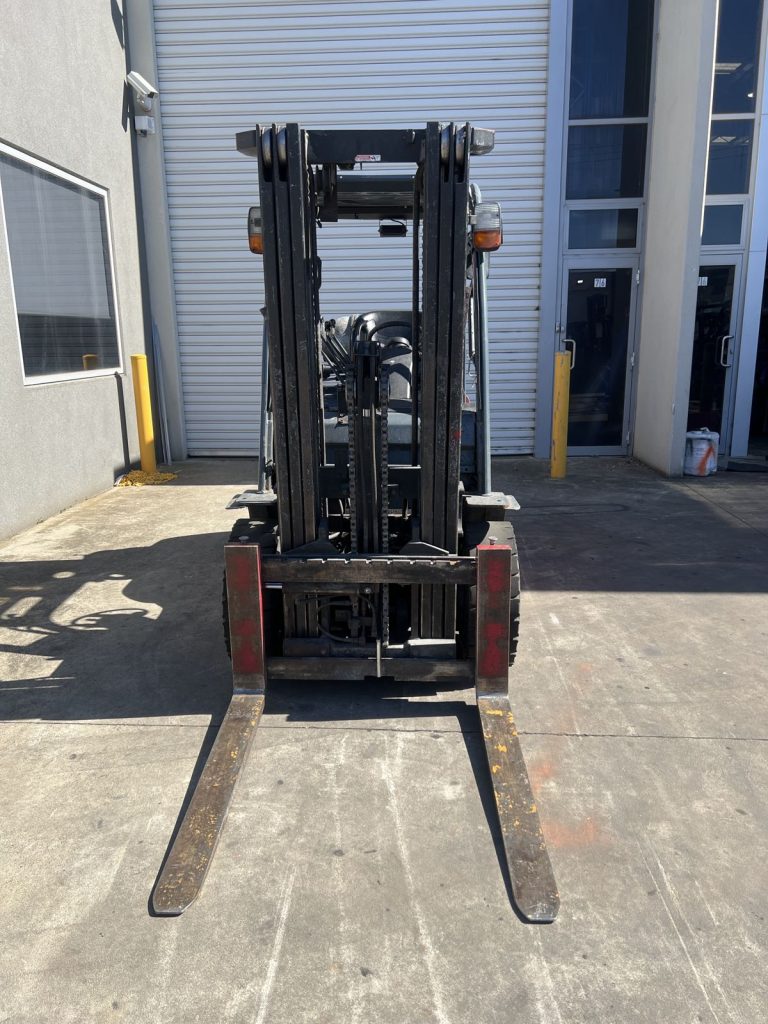 Used 2013 Toyota 32-8FG30 3.0 tonne LPG forklift with container mast, stock CB2131, photo 8