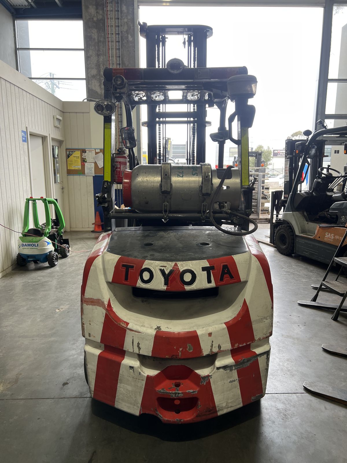 Used 2021 Toyota 32-8FGJ35 3.5 tonne LPG forklift with standard mast, stock CB2132, photo 3