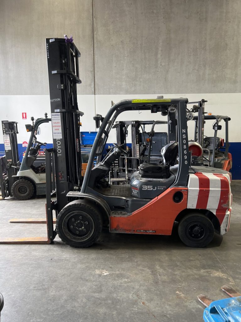 Used 2021 Toyota 32-8FGJ35 3.5 tonne LPG forklift with standard mast, stock CB2132