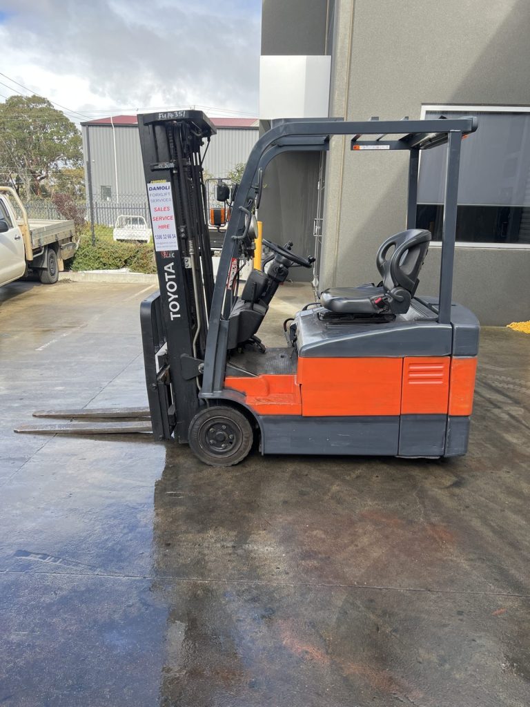 Used 2011 Toyota 7FBE18 1.8 tonne electric forklift with container mast, stock CE2074