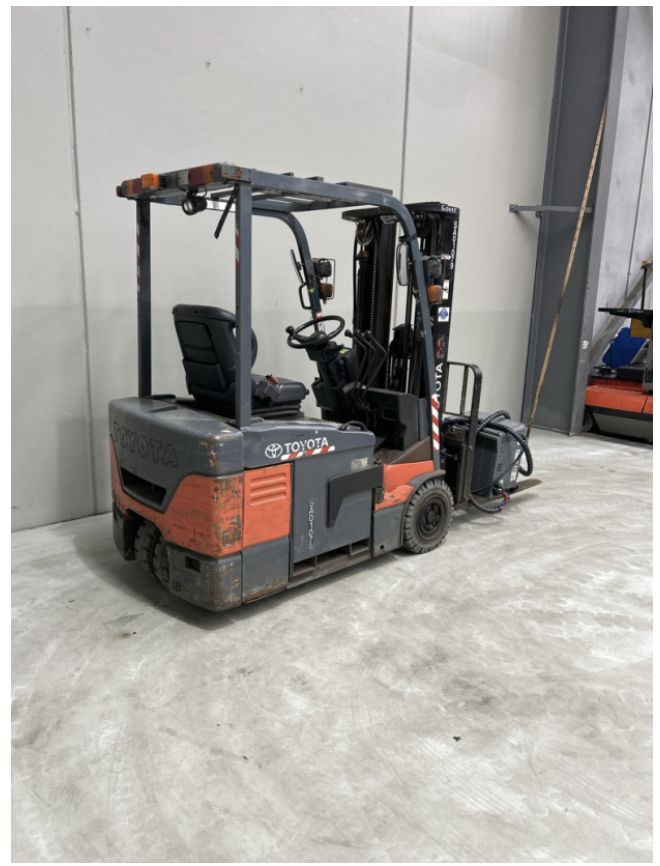 Used 2013 Toyota 7FBE18 1.8 tonne electric forklift with container mast, stock CE2129, photo 3
