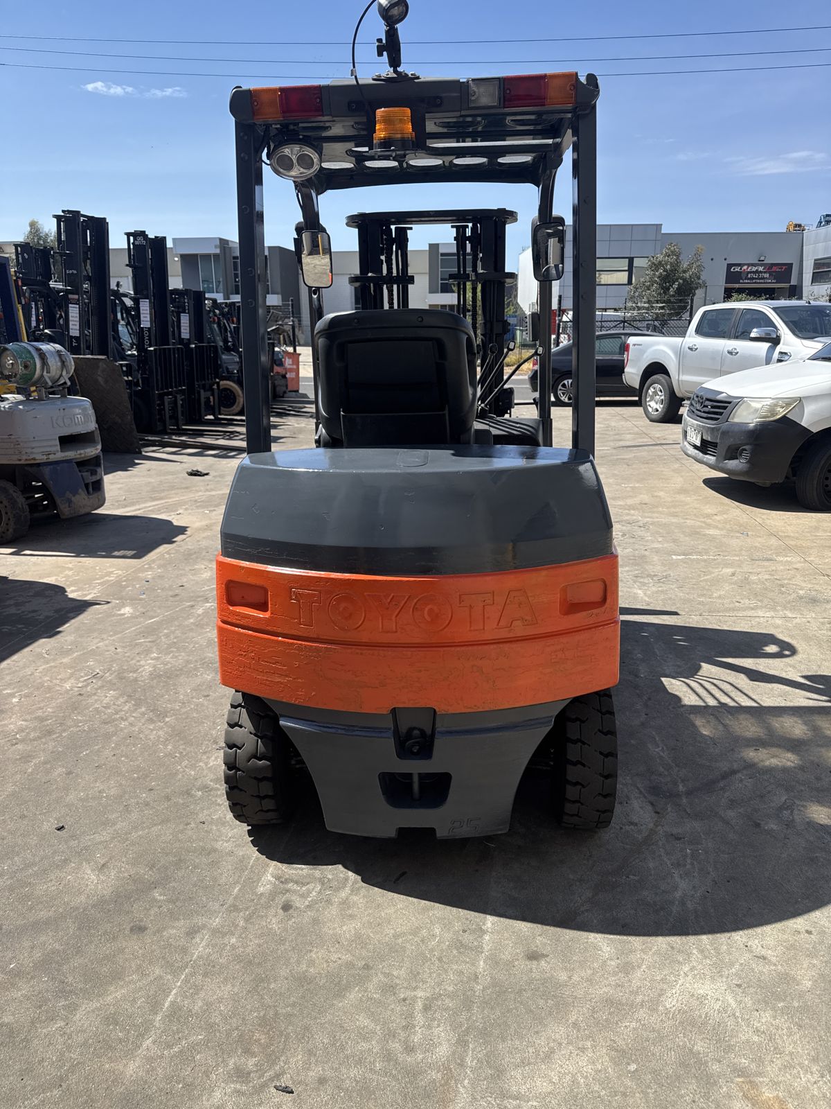 Used 2008 Toyota 7FB25 2.5 tonne electric forklift with container mast, stock CE2135, photo 3