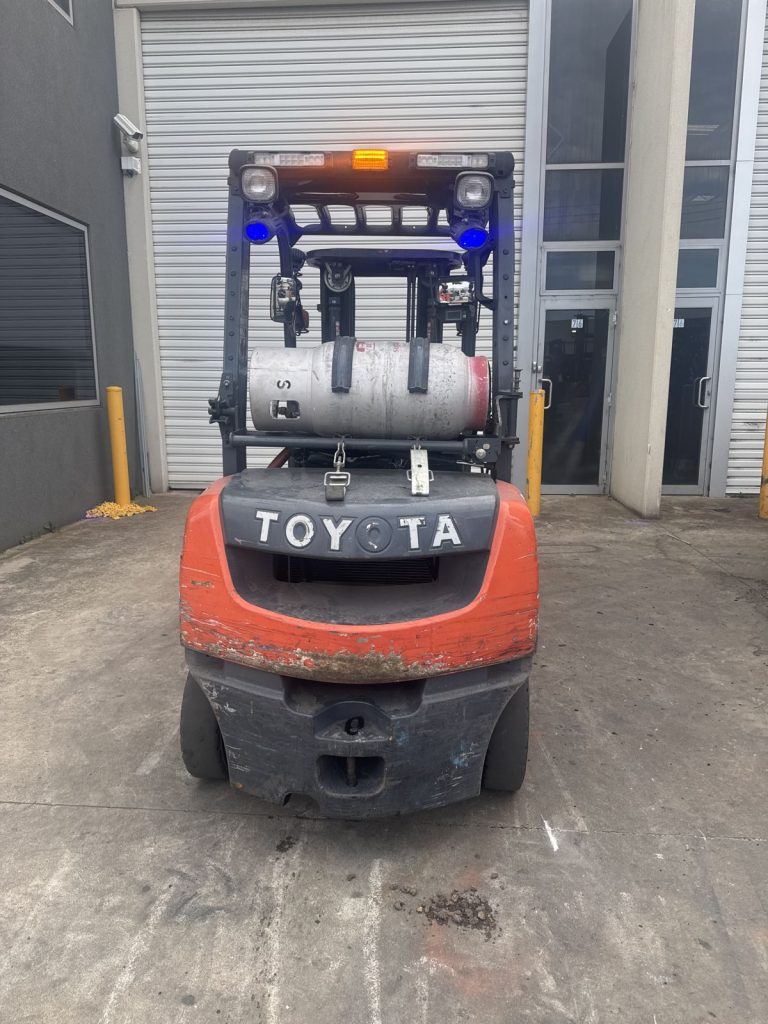 Used 2018 Toyota 32-8FG25 2.5 tonne LPG forklift with container mast, stock CE2138, photo 3