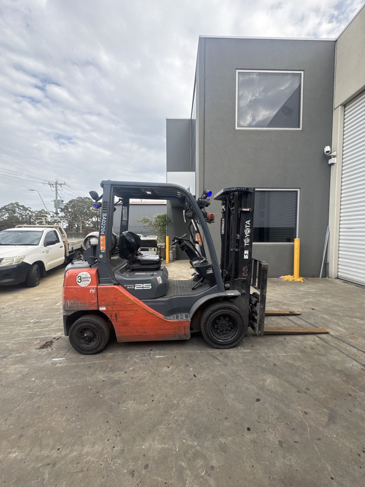 Used 2018 Toyota 32-8FG25 2.5 tonne LPG forklift with container mast, stock CE2138, photo 4
