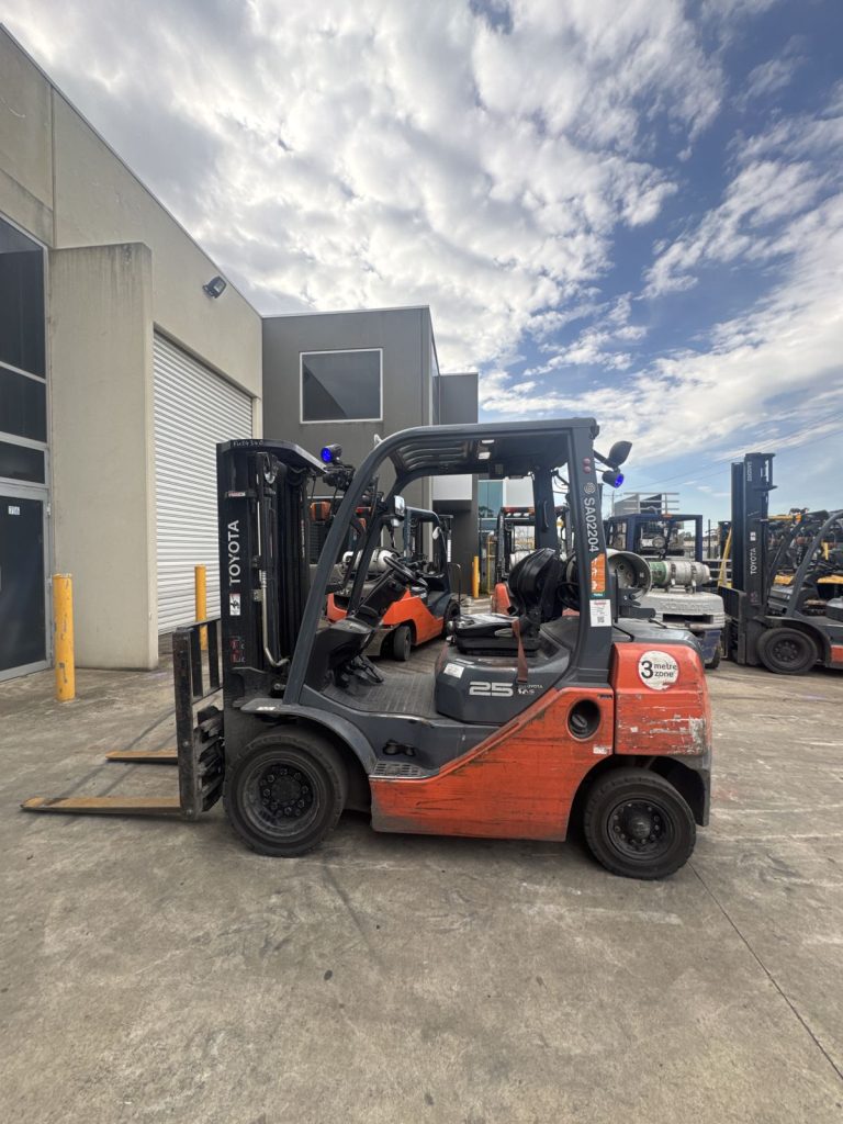 Used 2018 Toyota 32-8FG25 2.5 tonne LPG forklift with container mast, stock CE2138, photo 5