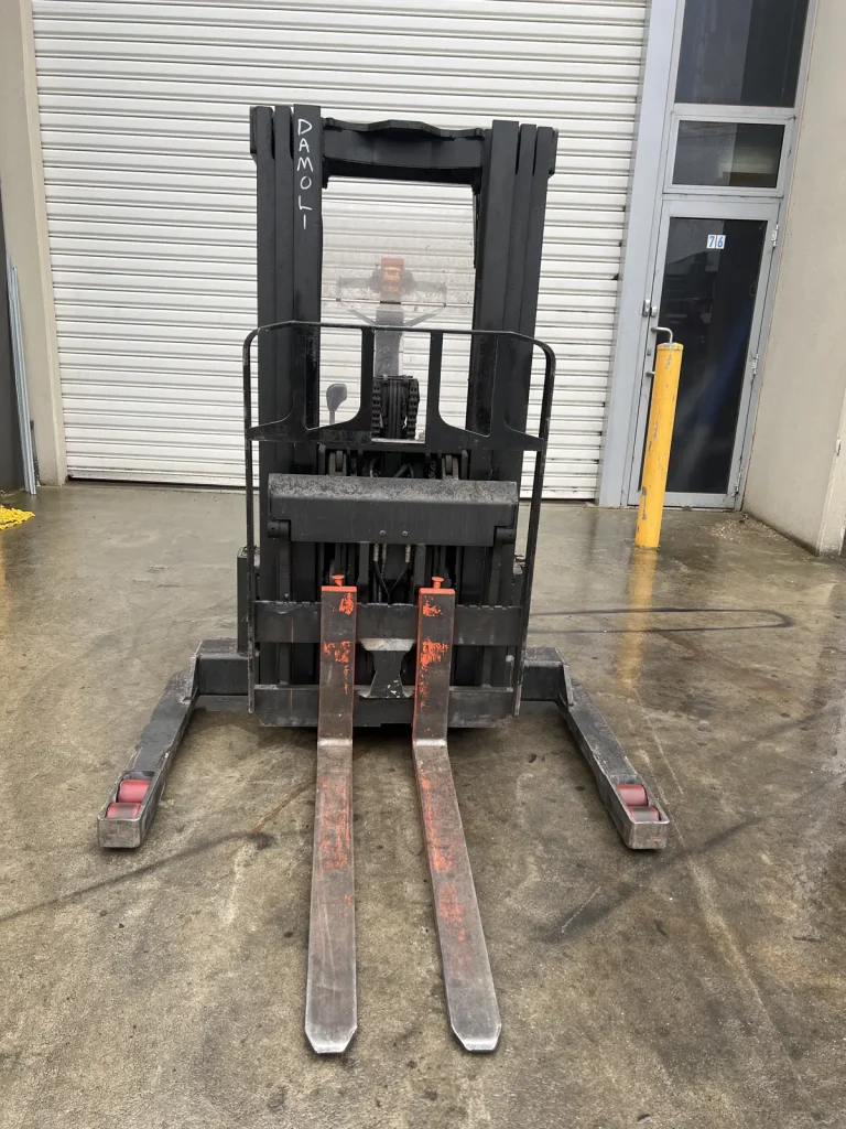 Raymond RRS30 1.2T Electric Reach Truck – 4.5m Container Mast