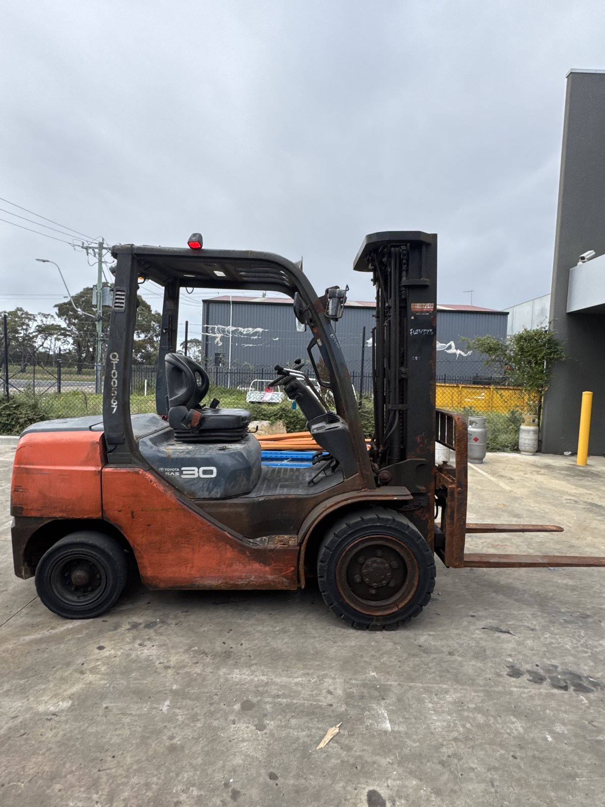 2023 Toyota 62-8FD30 3.0T Diesel Forklift – 4.7m Container Mast, Side Shift