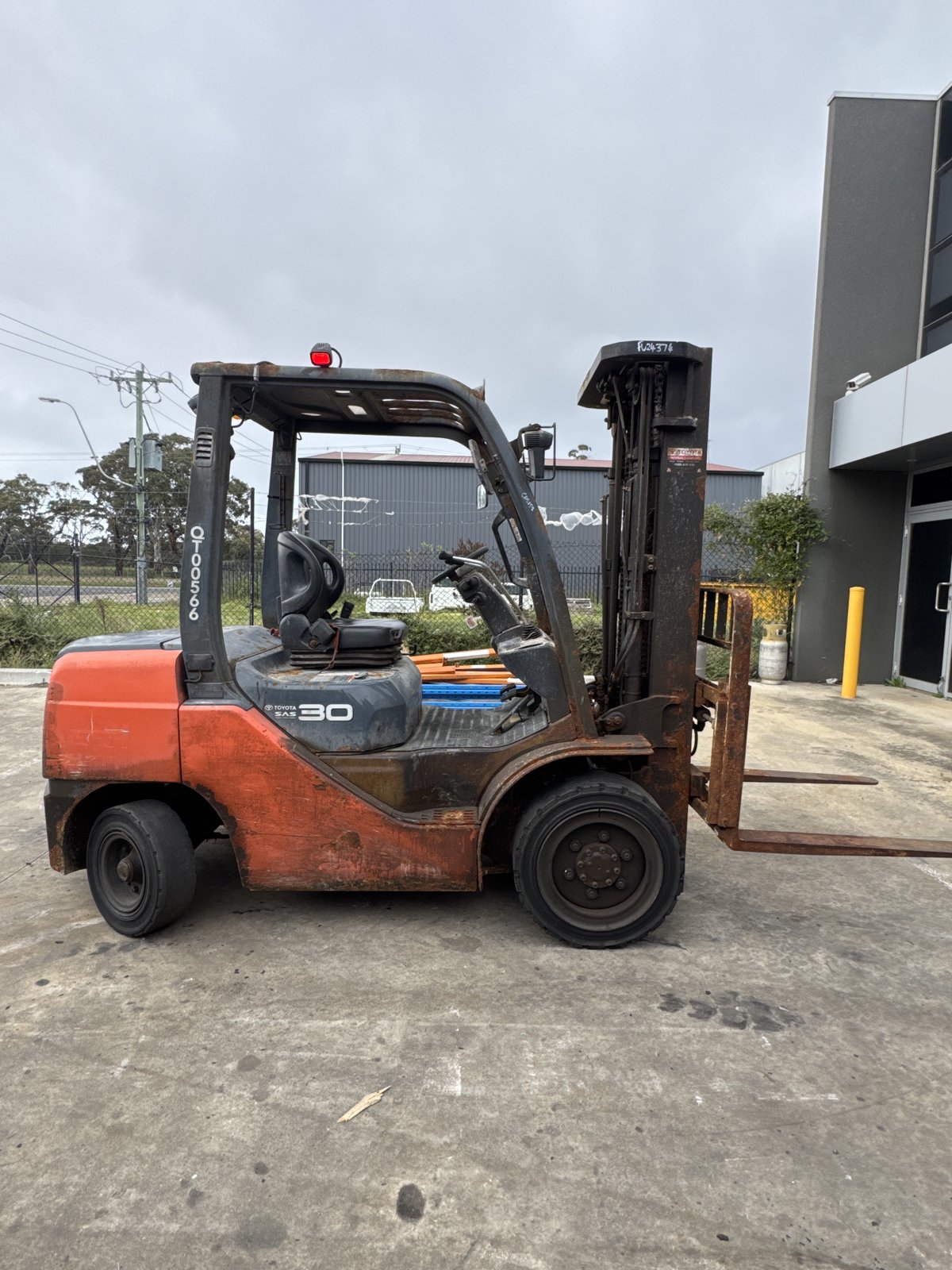 2023 Toyota 62-8FD30 3.0T Diesel Forklift – 4.7m Container Mast, Side Shift